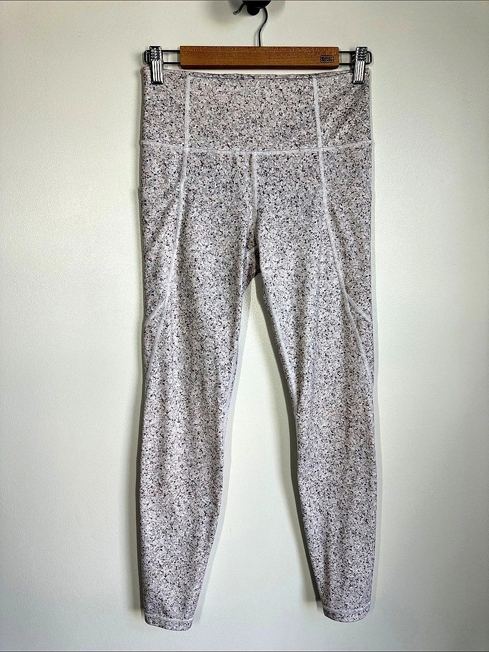 Athleta Salutation Stash Textured 7/8 Tight Pebble Beach Print Size S
